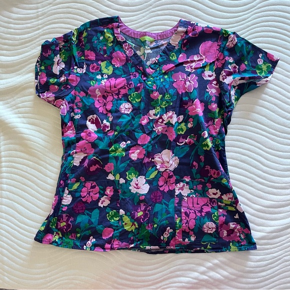 Vera Bradley floral scrub top size M - Picture 1 of 2